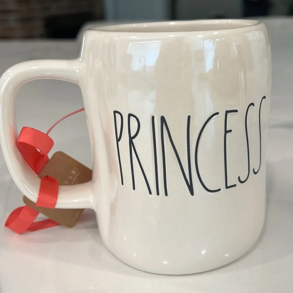 👑Cute. Rae Dunn PRINCESS MUG.